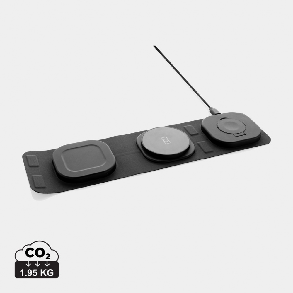 Logotrade Firmengeschenke das Foto: Swiss Peak 15W 3-in 1 Wireless-Reise-Charger aus RCS Plastik