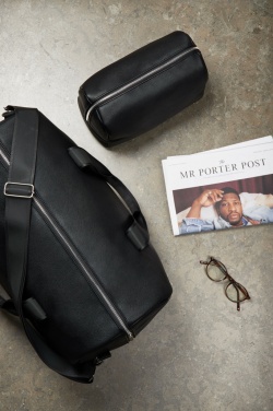 Logotrade Geschäftsgeschenke das Foto: VINGA Bermond Wochenendtasche aus RCS recyceltem PU