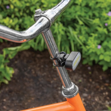 Logotrade meene foto: Lumino RCS taaskasutatud plastikust USB-taaslaetav rattatulede komplekt