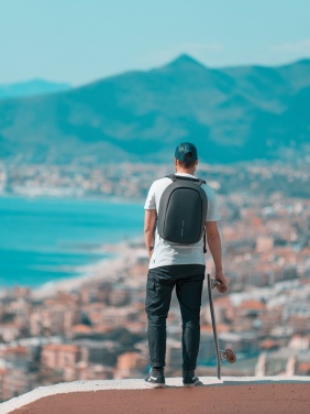 Logotrade meened pilt: Bobby Hero Väike vargusevastane seljakott