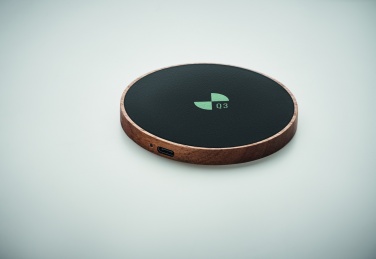 Logotrade ärikingitused pilt: Akaatsiapuidust juhtmeta laadija 15W