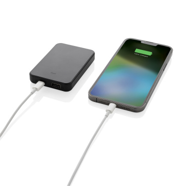 Logo trade firmakingituse pilt: Boostcore RCS taaskasutatud plastist akupank 5000 mAh USB C-ga