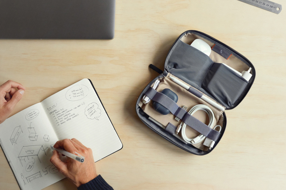 Logotrade reklaamkingi foto: Bellroy komplekt tehnika tarvikute hoiustamiseks