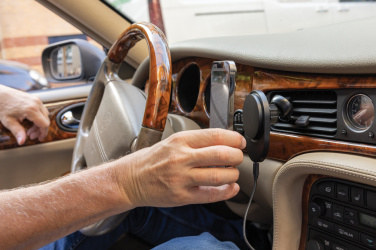 Logotrade ärikingitused pilt: PowerCruze RCS plastikust 15W magnetiga laadija autohoidik