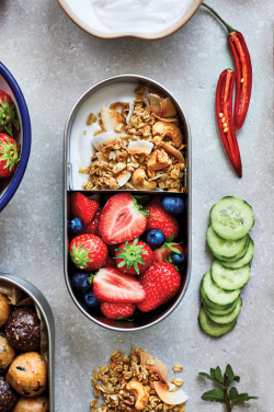 Logotrade ärikingituse foto: Black+Blum roostevabast terasest toidukarp