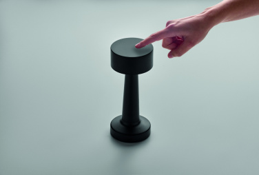 Logotrade mainoslahjat kuva: Ladattava rautainen pöytävalaisin