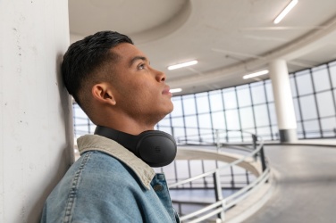 Logotrade biznesa dāvanas foto: Urban Vitamin Belmont bezvadu austiņas