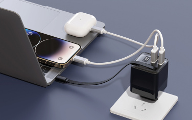 Лого трейд pекламные подарки фото: Зарядное устройство Urban Vitamin Mendocino 65 Вт GaN с выдвижным кабелем