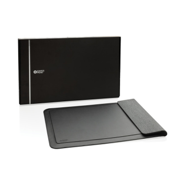 Logotrade reklamprodukter bild: Swiss Peak 15W magnetiskt laddningsfodral för laptop 14-15,6